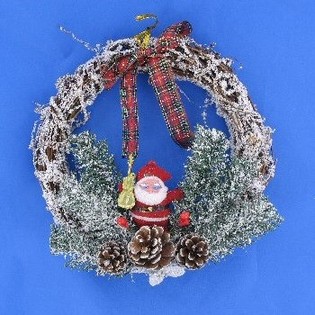 SMALL LUXURY CHRISTMAS DOOR HANGER WITH SNOW LOOK