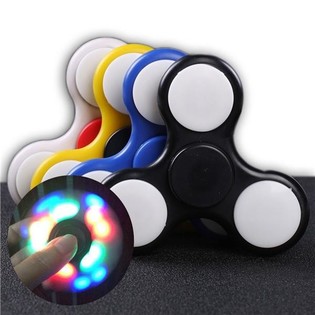 LED FIDGET SPINNERS WITH LIGHTING *** RAGE 2017 *** (17 piece lighting.)
